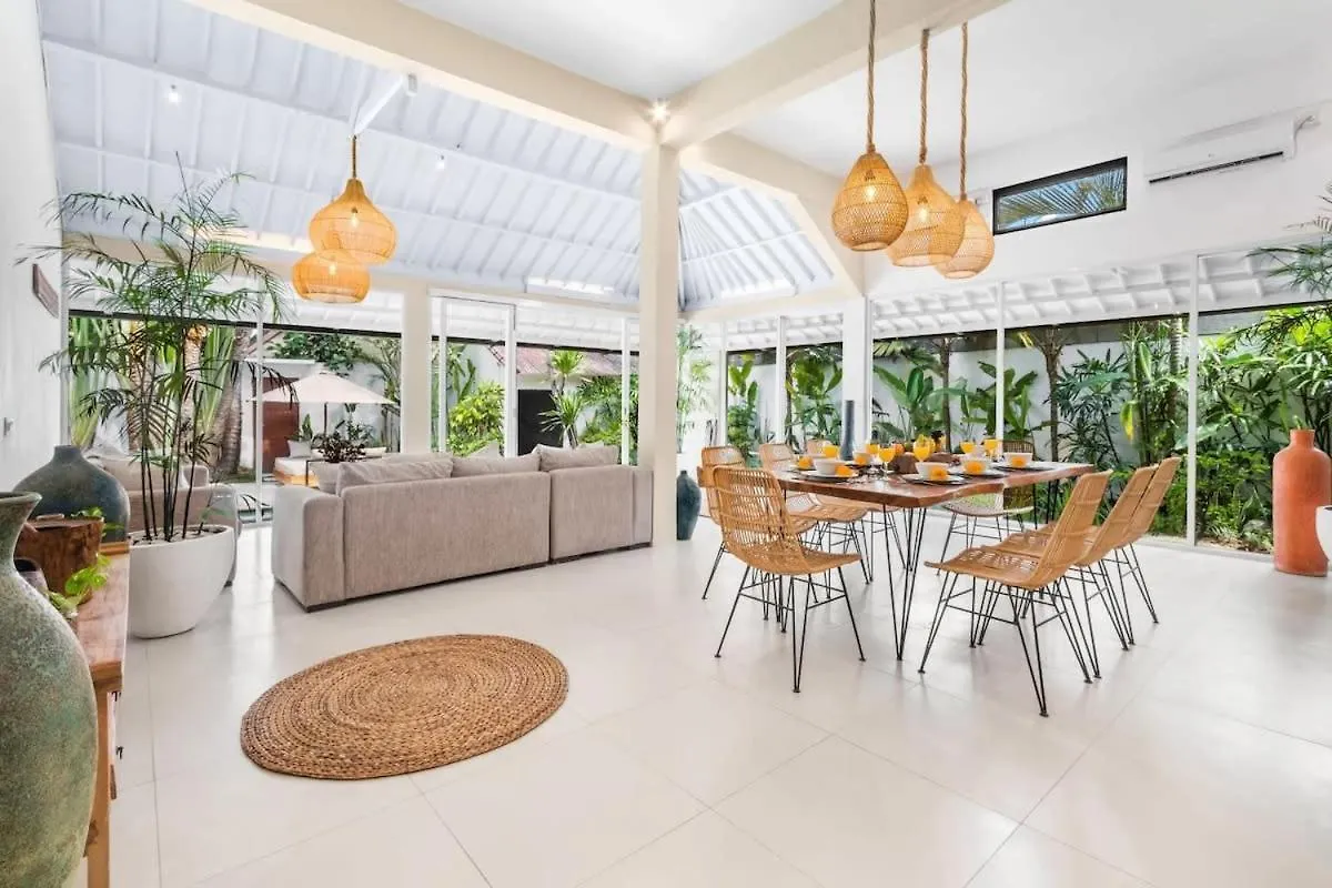 Villa New York - 4 Bdr Pool Luxury Villa, Next To The Forge Bali Seminyak